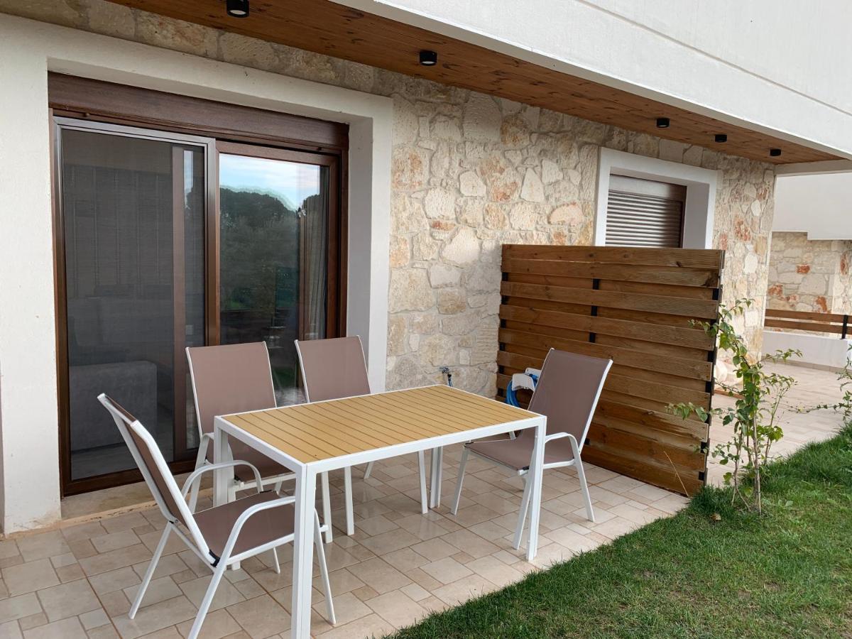 Modern Family House By The Sea Apartment Nikiti  Exterior foto